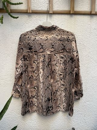 Camisa Stradivarius Animal Print Beige Marrón