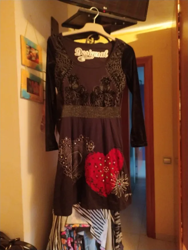 Vestido Desigual Negro Corazón Rojo