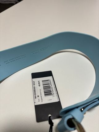 Cinturón Guess Azul Cielo Talla M con Aro Dorado