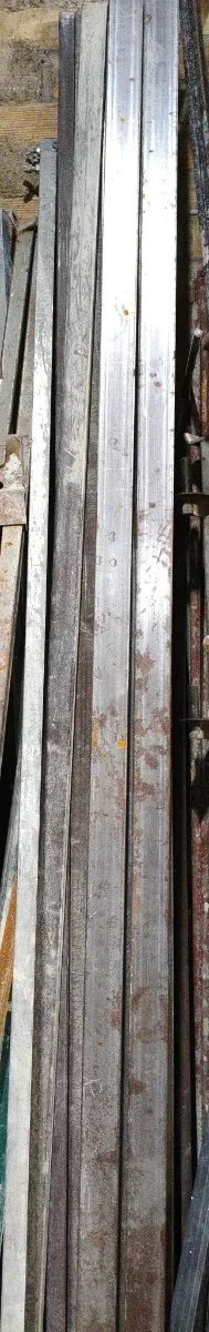 tubo metálico 4 unidades dé 80 x 40 x 3 de largo