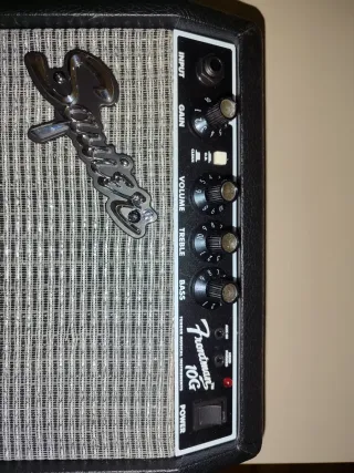 Guitarra Eléctrica Squier Stratocaster Negra