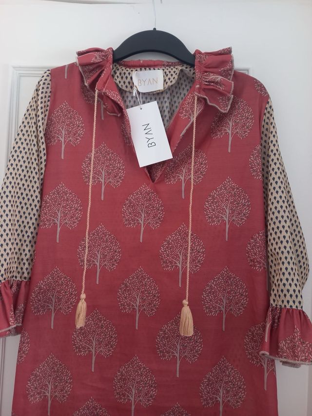 Vestido BYAN estampado árbol talla mediana