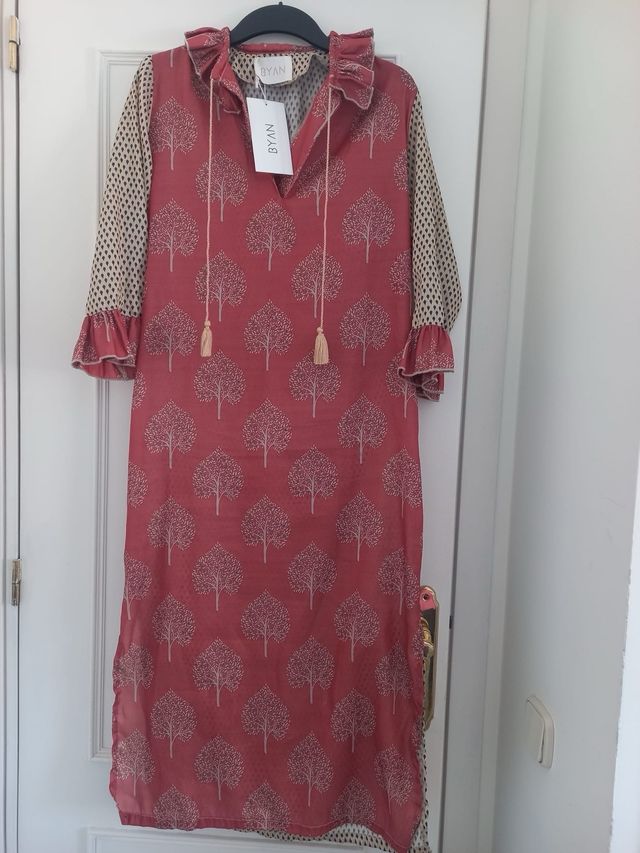 Vestido BYAN estampado árbol talla mediana