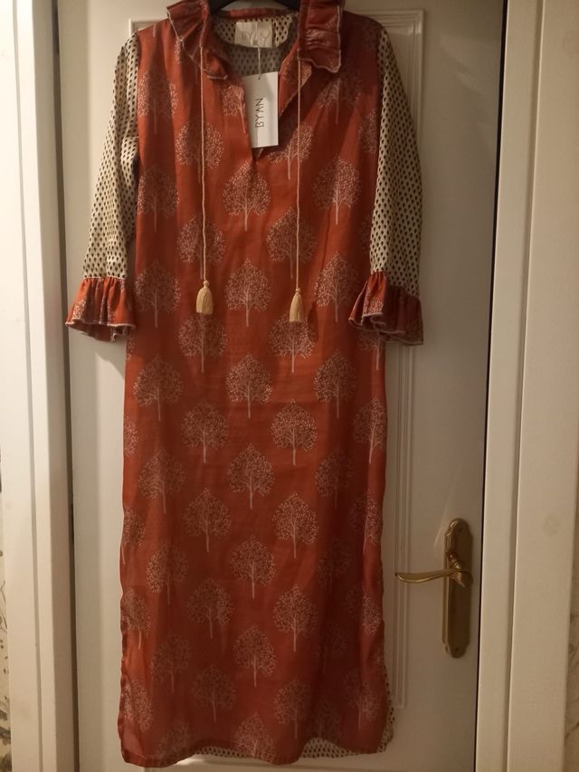 Vestido BYAN estampado árbol talla mediana
