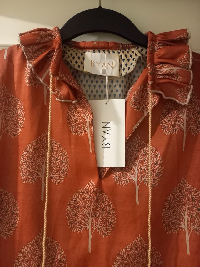 Vestido BYAN estampado árbol talla mediana