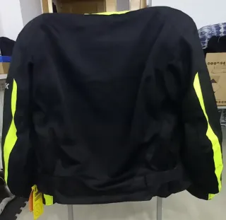 Chaqueta verano de moto negra y fluorescente