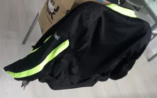 Chaqueta verano de moto negra y fluorescente