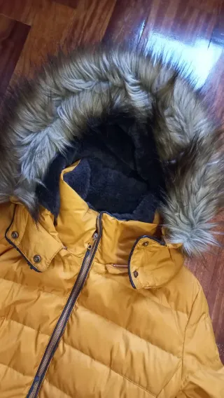 Cazadora Zara Amarilla con Capucha