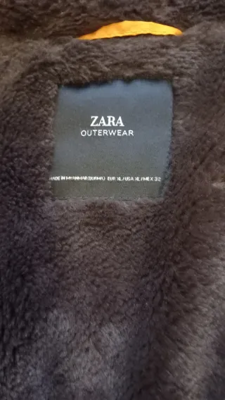 Cazadora Zara Amarilla con Capucha