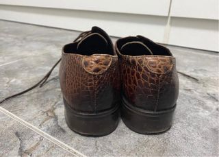 Zapatos de cordones piel marrón cocodrilo