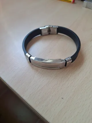 Pulsera de hombre negra y plateada