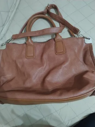 Borsa a mano marrone.