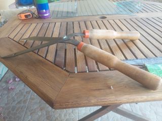 Tijeras de podar y serrucho de mano