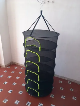 Secadero de hierbas y hojas