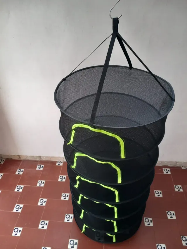 Secadero de hierbas y hojas