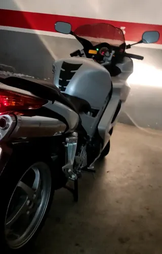 Honda VFR 800 VTEC Plata