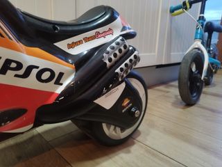 Moto de plástico Repsol