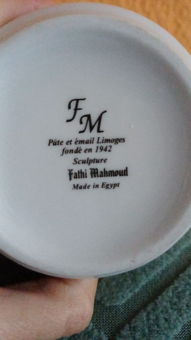 Tazza in ceramica di design egiziano