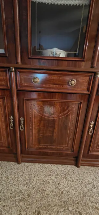 REGALO Vitrina de madera y cristal