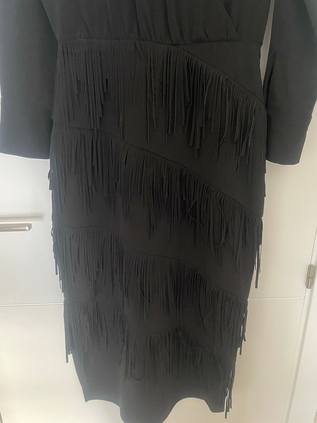 Vestido midi negro con etiquetas
