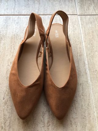 Zapatos planos marrones nuevos