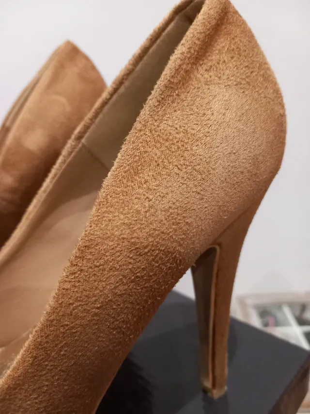 Zapatos de tacón ante marrón
