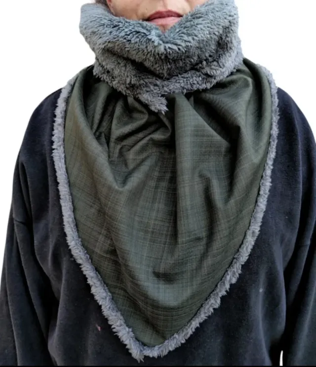 Sciarpa triangolare impermeabile verde scuro