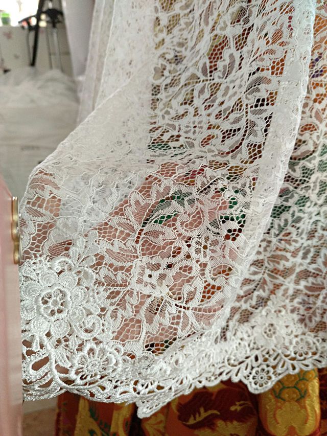 Mantilla de fallera media luna a estrenar