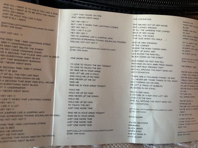 Casete The Cure Kiss Me Kiss Me