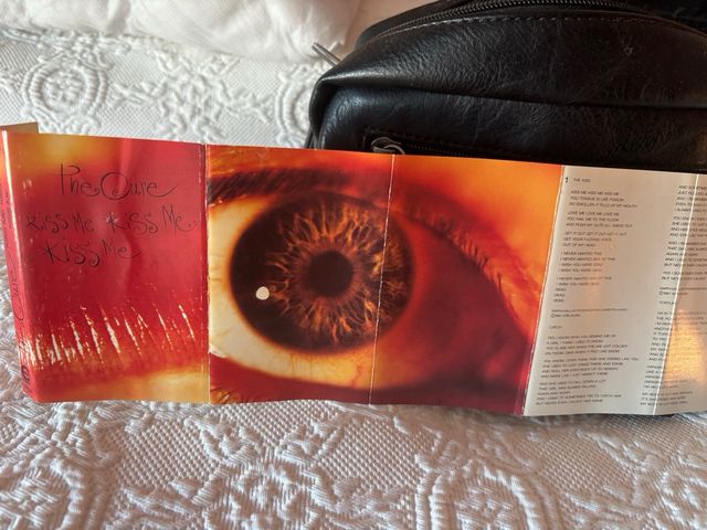Casete The Cure Kiss Me Kiss Me