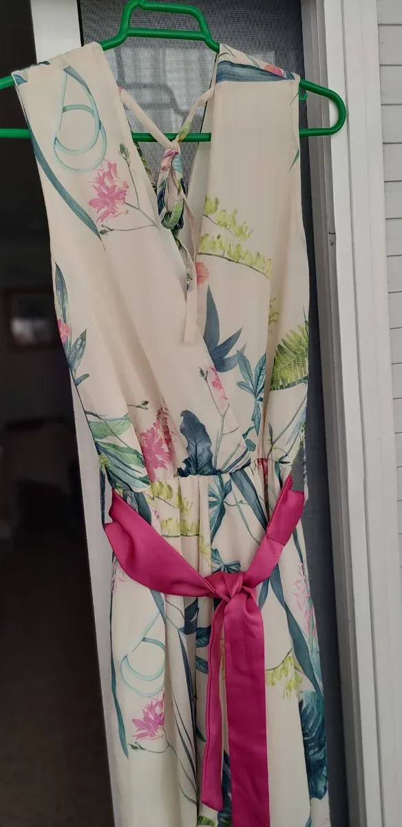 Mono de fiesta floral