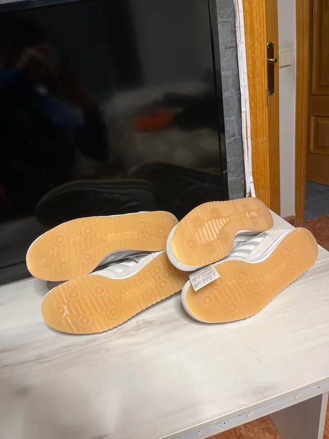 Zapatillas Adidas Beige y Blanco