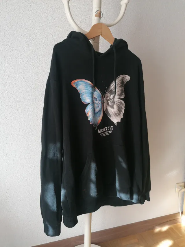 Sudadera Negra con Diseño Mariposa Smog Talla XXL