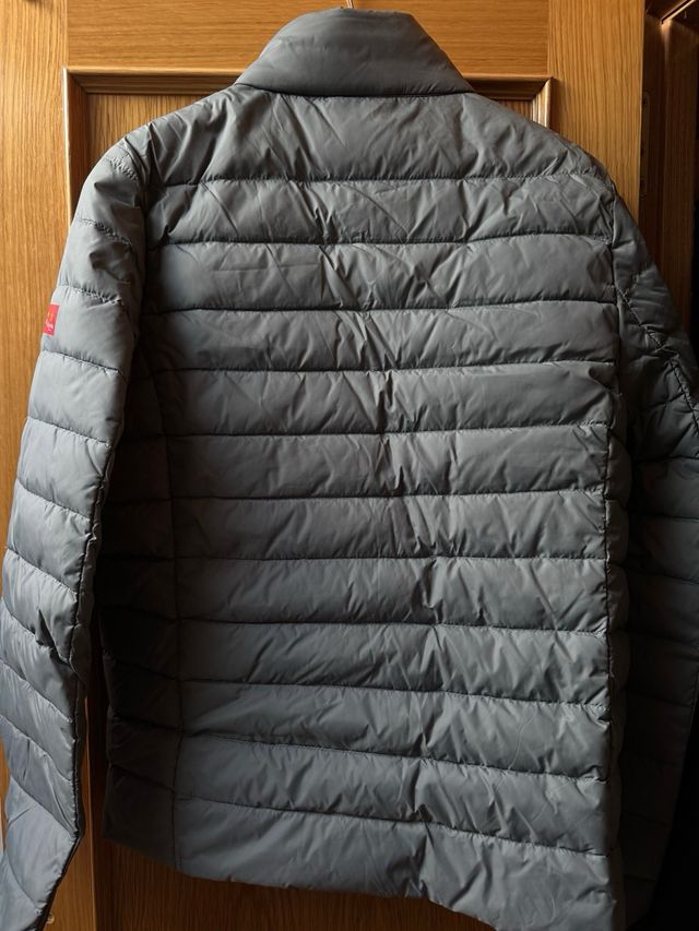 Abrigo ultraligero gris