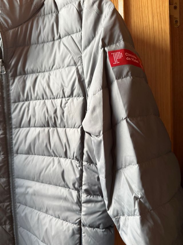 Abrigo ultraligero gris