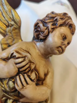 Ángel antiguo de escayola