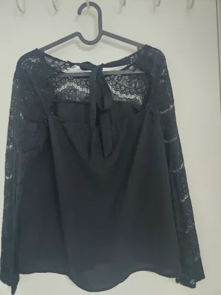 Blusa negra encaje lazo espalda Talla XS