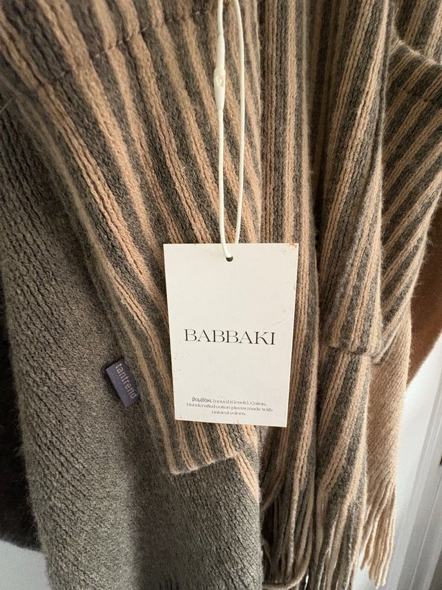 Poncho Babbaki de lana beige y marron