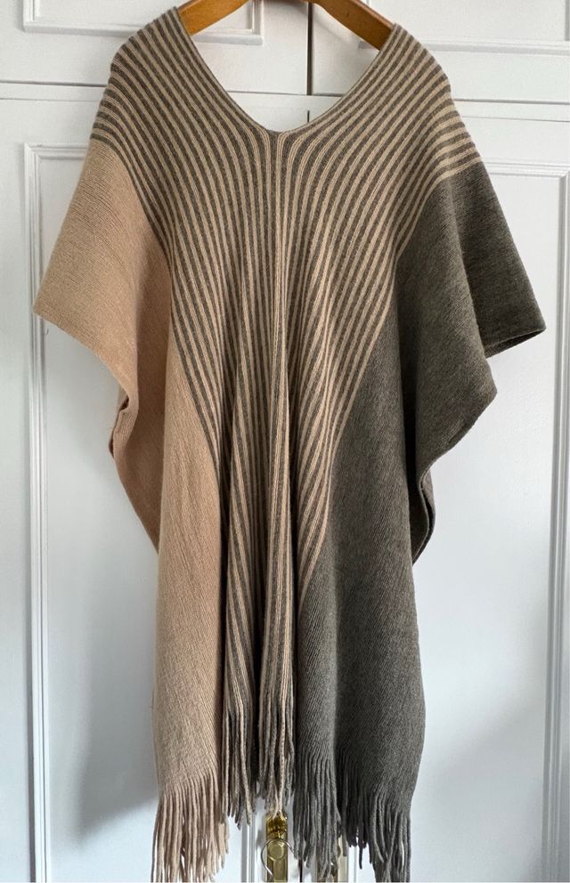 Poncho Babbaki de lana beige y marron
