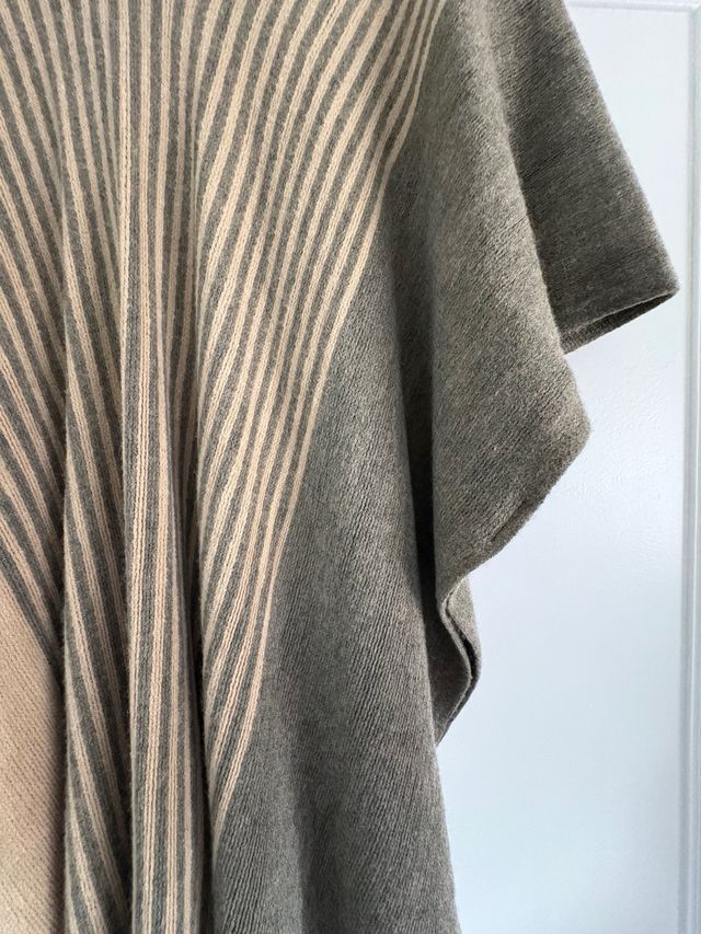 Poncho Babbaki de lana beige y marron