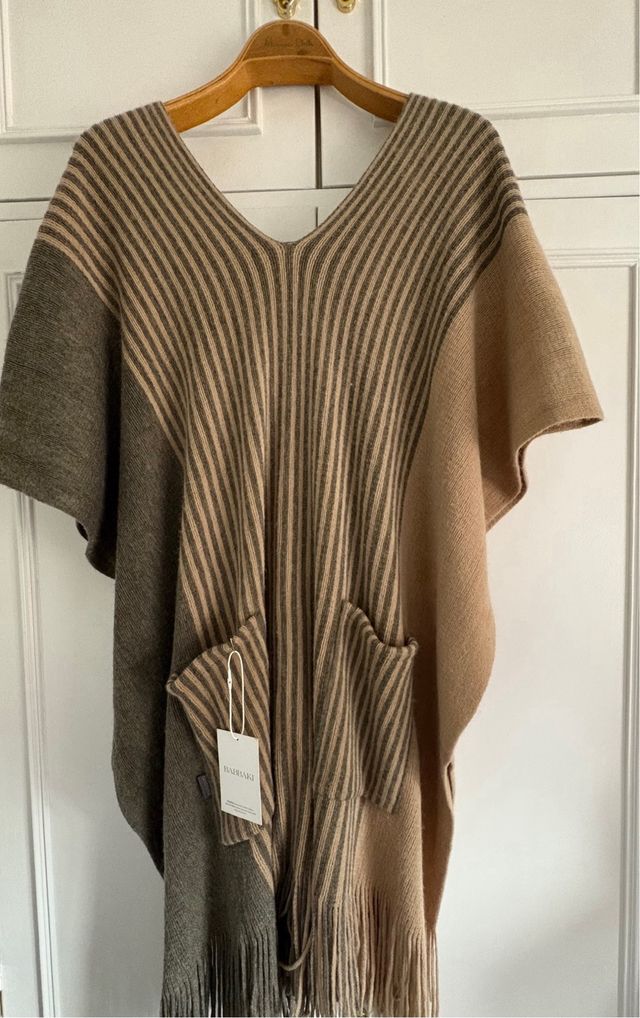 Poncho Babbaki de lana beige y marron