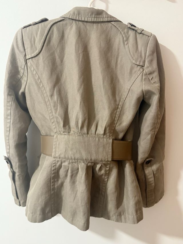 Chaqueta Zara Talla S Gris
incluye su cinturón