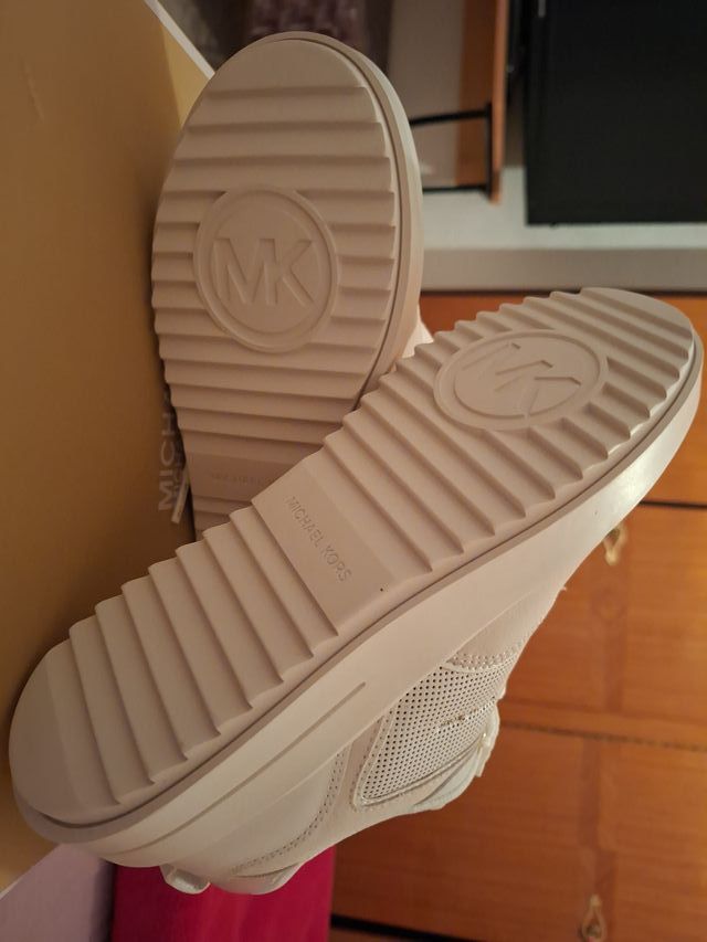 Zapatos Michael Kors Beige y Blanco