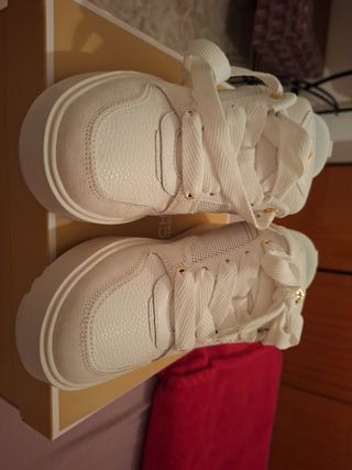 Zapatos Michael Kors Beige y Blanco