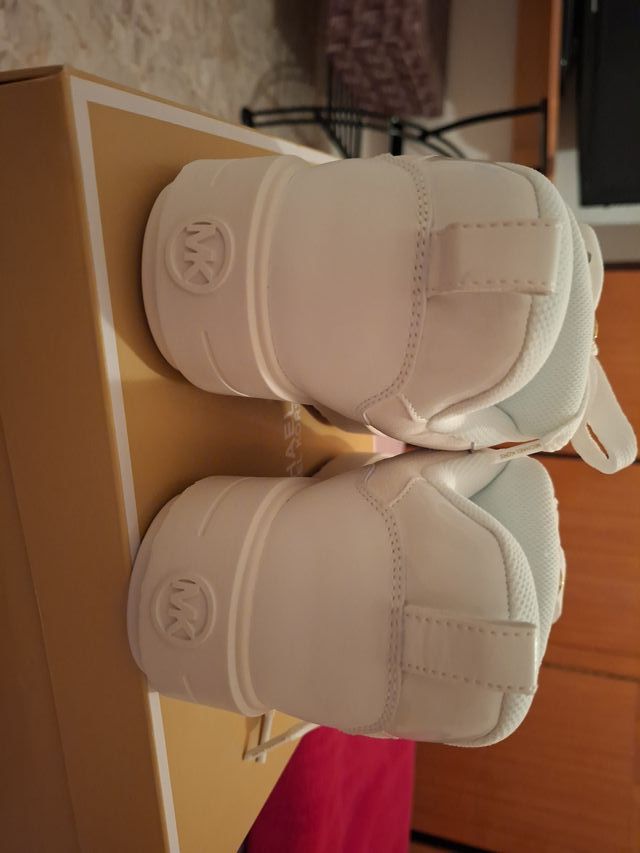 Zapatos Michael Kors Beige y Blanco