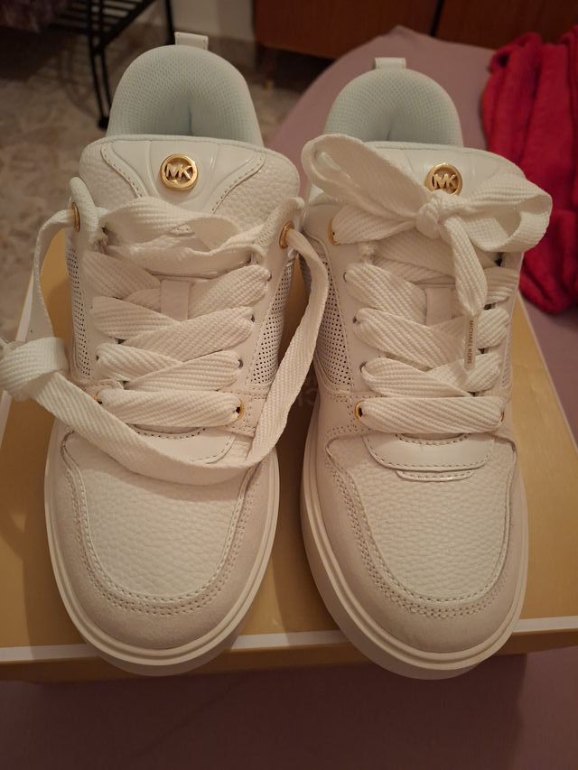 Zapatos Michael Kors Beige y Blanco