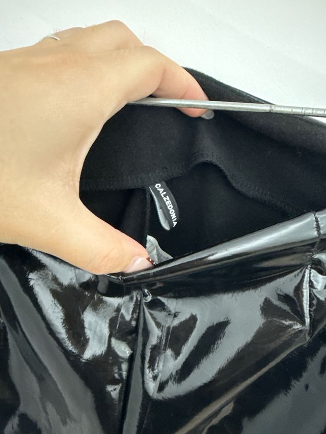 Pantalones efecto piel Calzedonia talla L