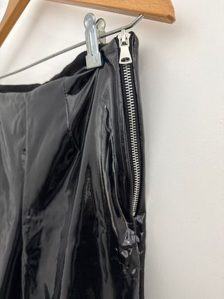 Pantalones efecto piel Calzedonia talla L