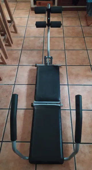 Máquina de abdominales y gimnasio