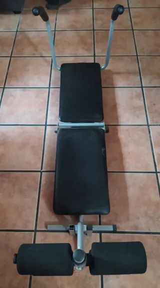 Máquina de abdominales y gimnasio